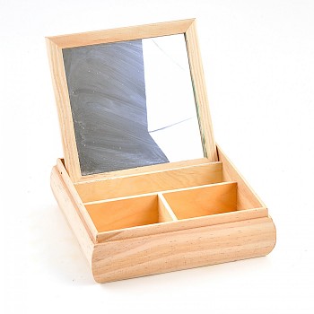 Wooden box / 13x13x5 cm